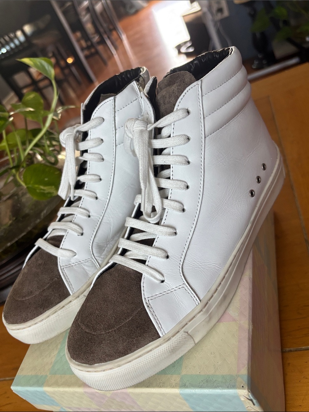 THE FLEXX White and Brown High-Top Sneakers